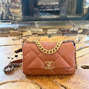 LIKE NEW Chanel 19 Caramel Medium AUTHENTIC